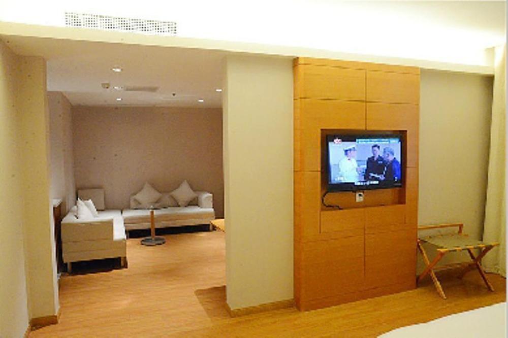 Ji Hotel Changsha Helong Stadium Екстериор снимка